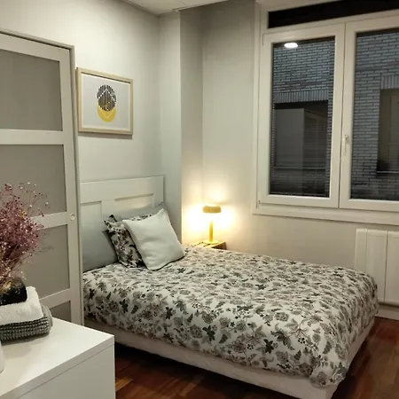 Guggenheim Riverview Hbi01297 Мини-отель Бильбао